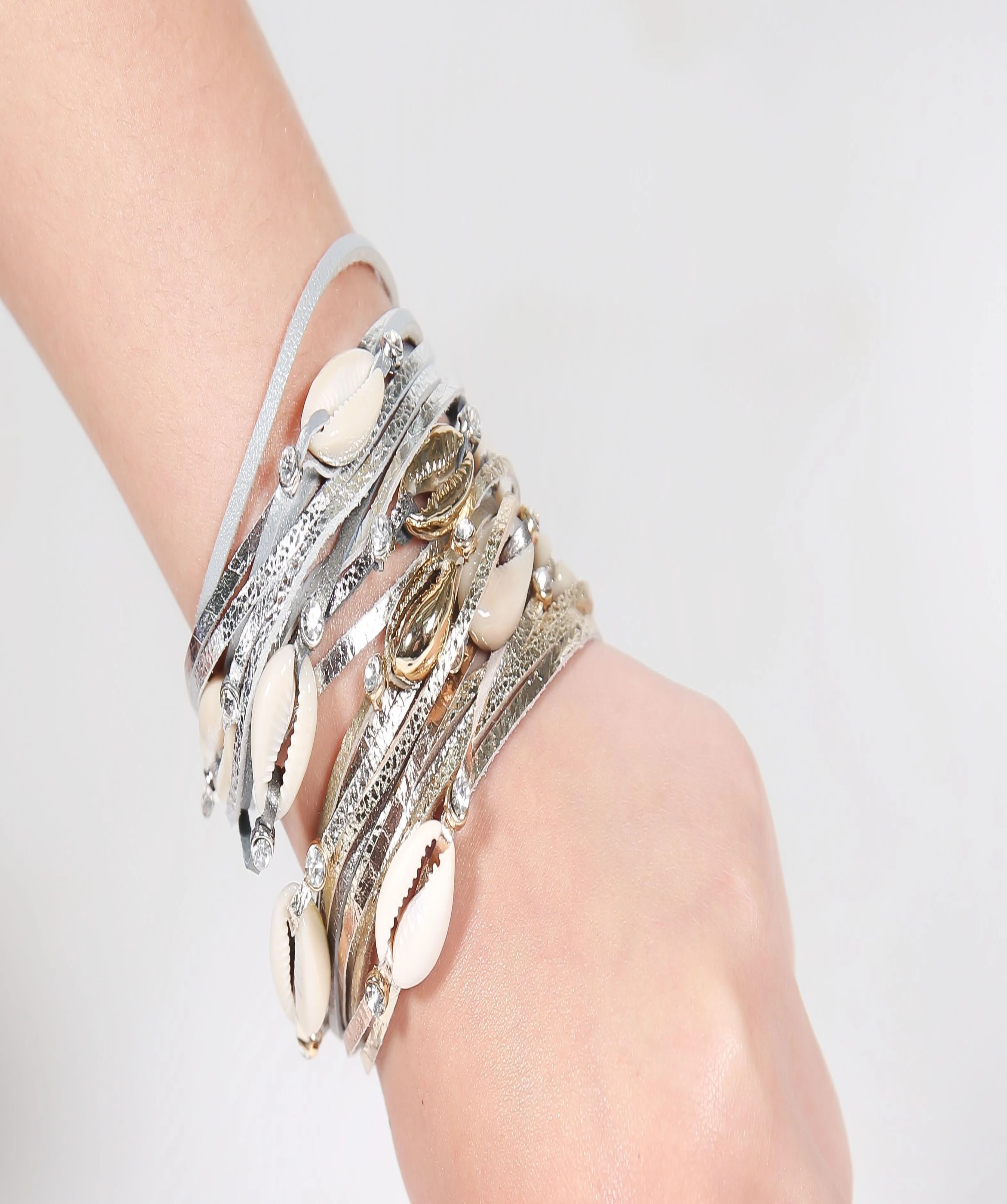 SHELL BRACELET