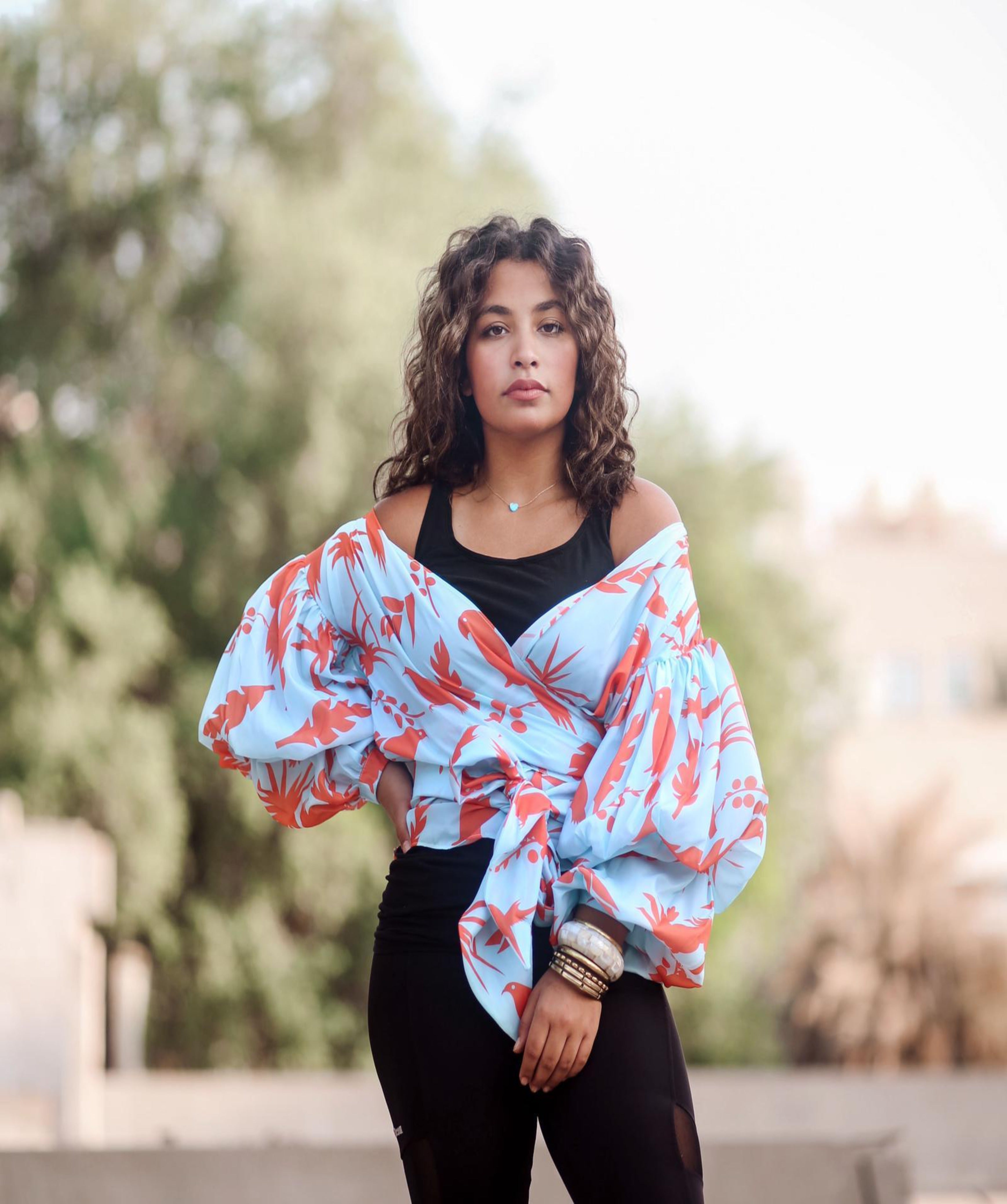 WOMAN SWEATER بلوزة
